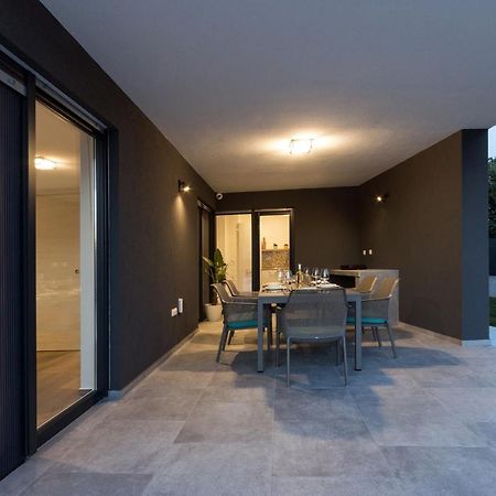 Modern 3-Bedroom Villa With A Private Pool Pula Exteriör bild