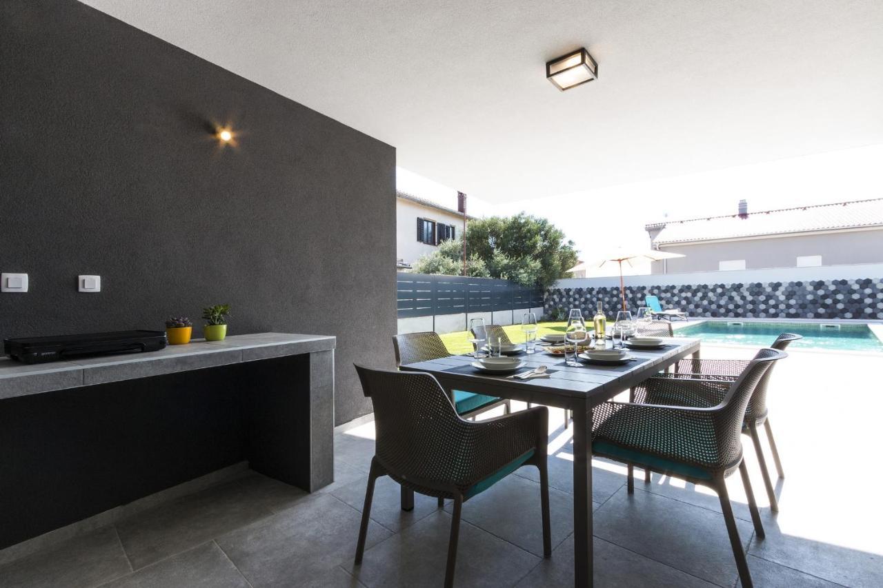 Modern 3-Bedroom Villa With A Private Pool Pula Exteriör bild