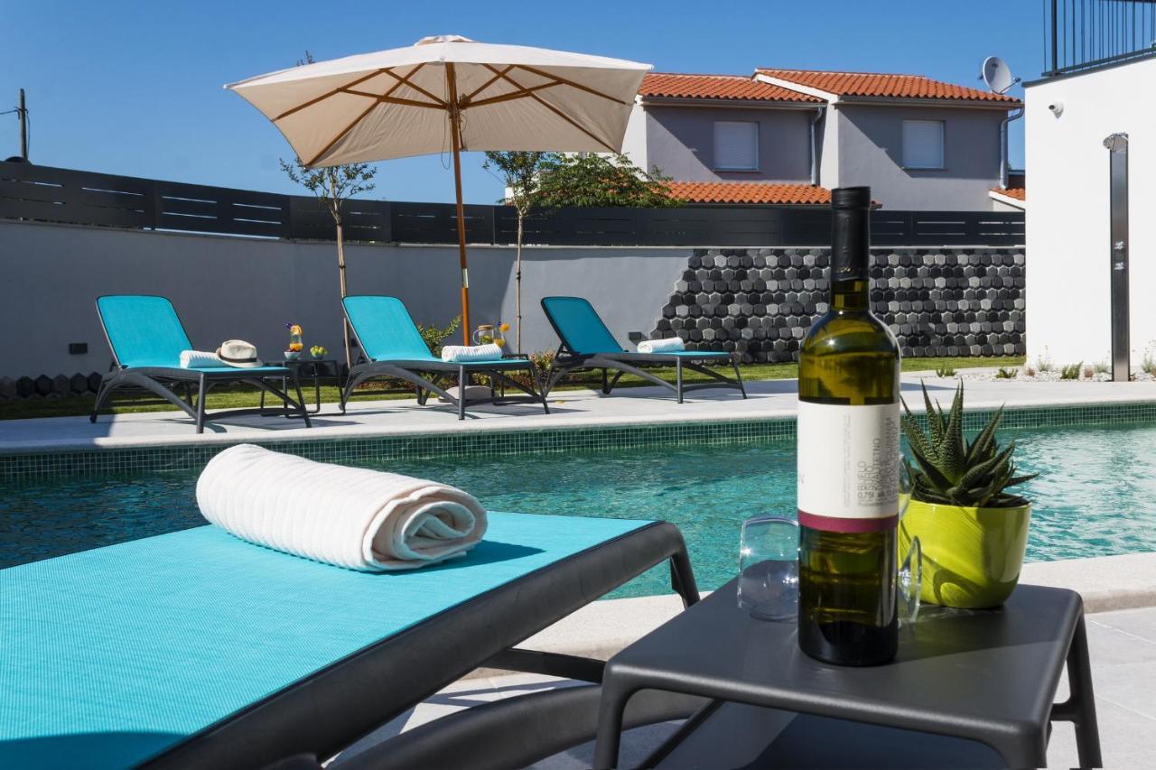 Modern 3-Bedroom Villa With A Private Pool Pula Exteriör bild