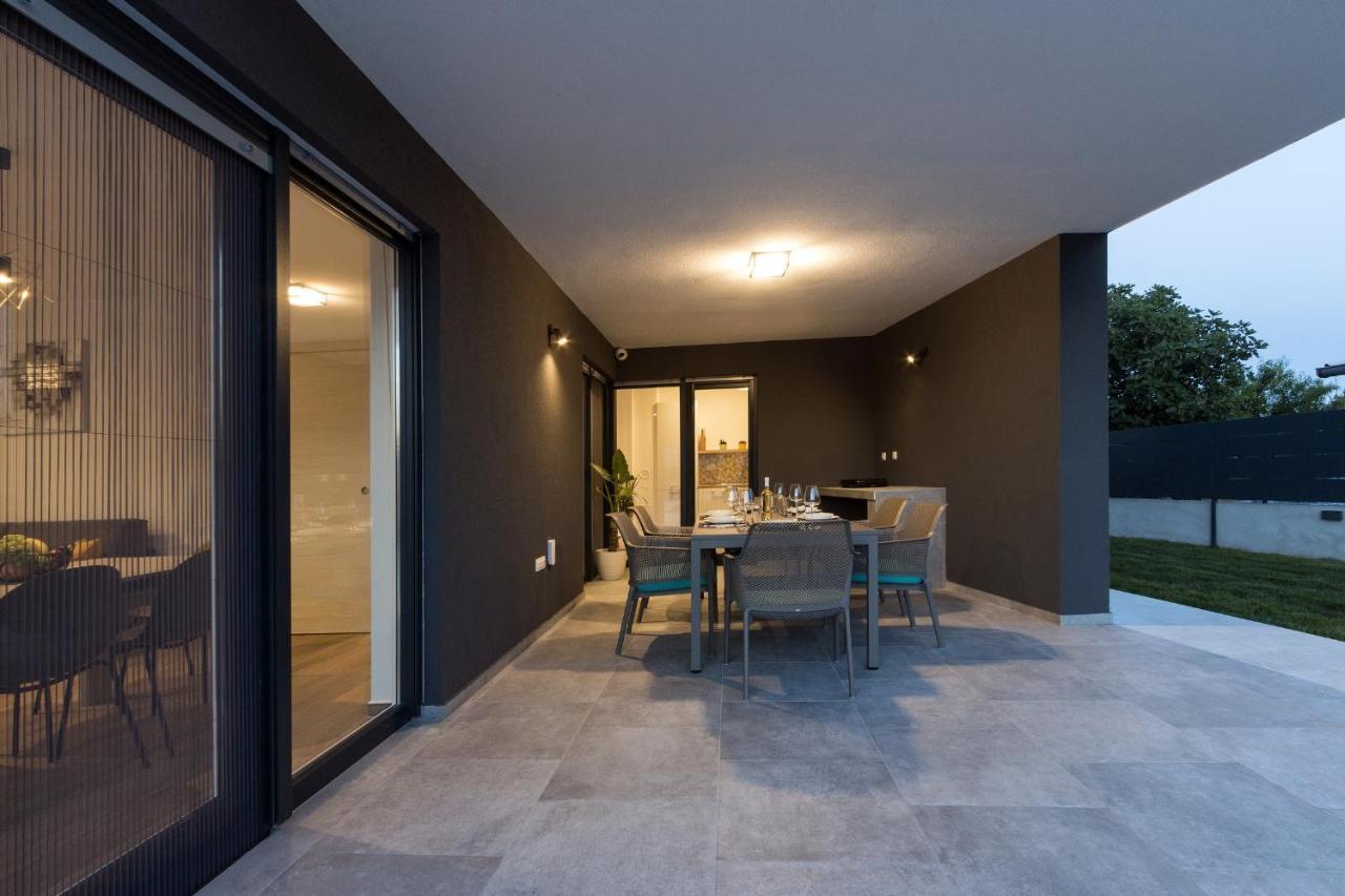Modern 3-Bedroom Villa With A Private Pool Pula Exteriör bild