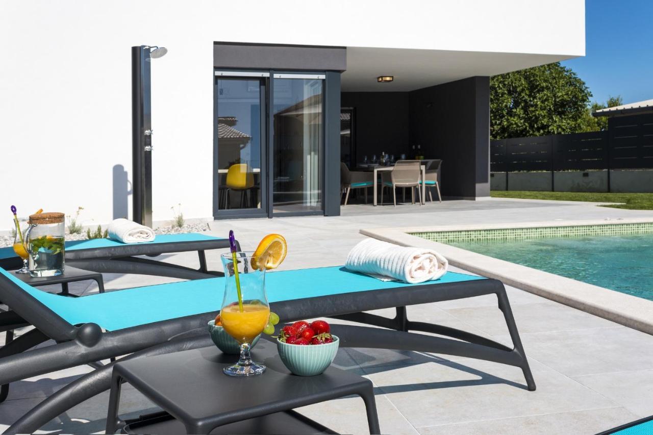 Modern 3-Bedroom Villa With A Private Pool Pula Exteriör bild